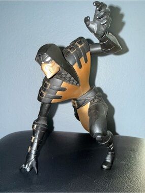 Scorpion Statue by Coarse - Mortal Kombat X Collector's Edition missing 3 finger